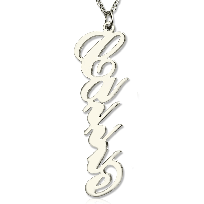 Colar personalizado vertical com nome estilo Carrie, prateado.