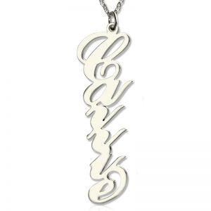 Colar personalizado vertical com nome estilo Carrie, prateado.