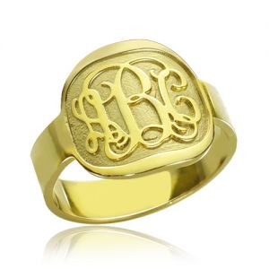Anello da uomo con monogramma inciso, placcato oro 18 carati