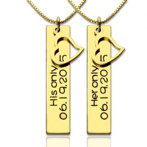 Collar de barra para parejas con nombre y fecha grabados, chapado en oro de 18 quilates