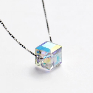 Swarovski Kristall Aurora Borealis Würfel Halskette