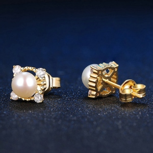 Natural Pearl Earrings In 18K Gold Plated