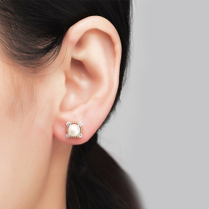 Natural Pearl Earrings In 18K Gold Plated