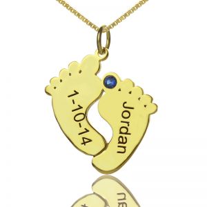 Pingente pés de bebé em ouro com pedra zodiacal com nome e data
