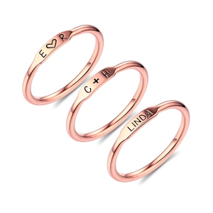 Personalisierte  Initial  stapelbare Riegelringe  in Rosegold