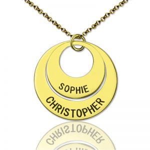 Colar em ouro com anel com nomes dos filhos gravados para a mãe