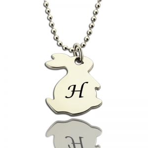 Pingente personalizado com inicial de coelho em prata de lei